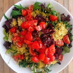 Salade vegan de betteraves et hummus