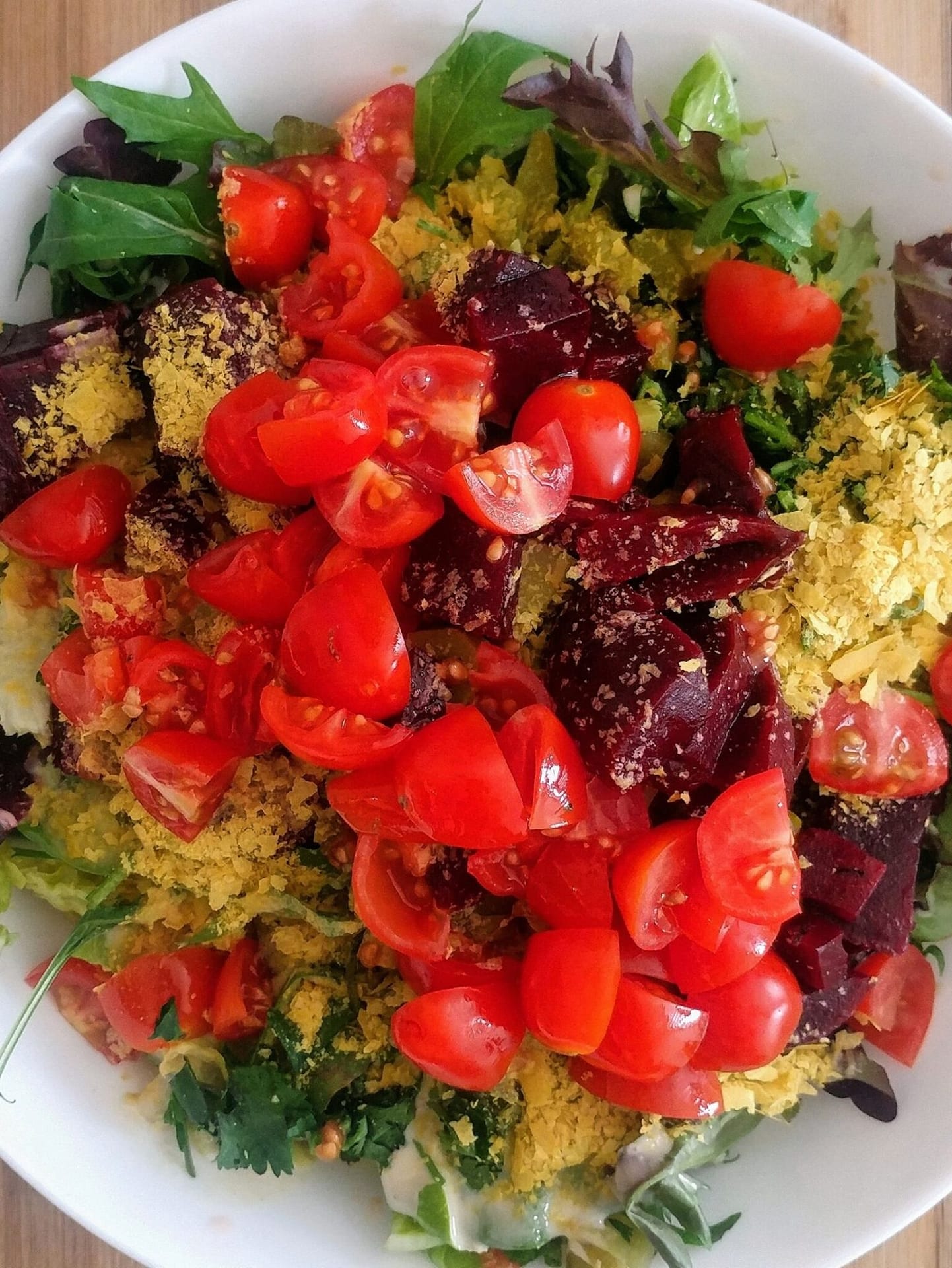 Salade végane de betteraves et hummus