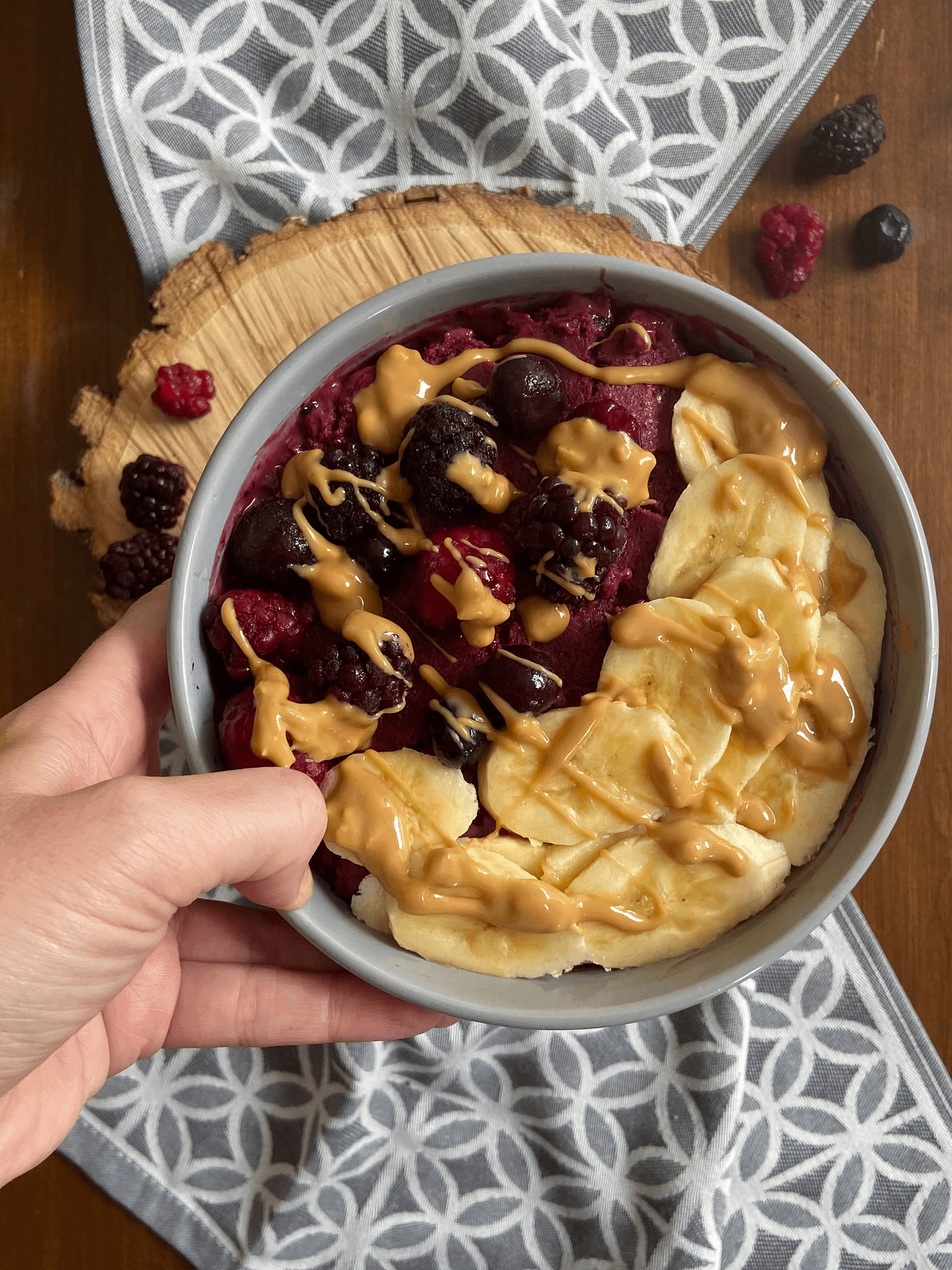 Site web dimension 3 Smoothie bowl aux petits fruits et bananes